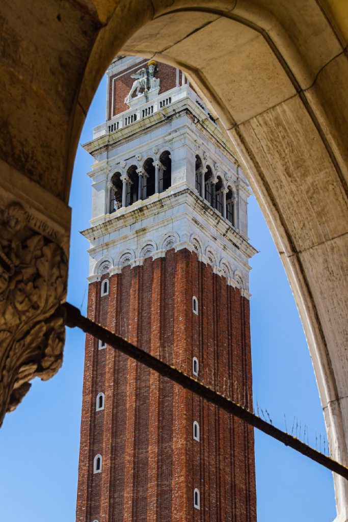 Zvonik na trgu sv. Marka iz prokuracij